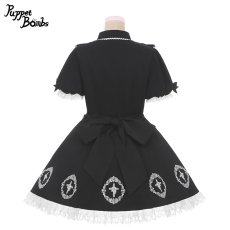 画像2: 【PuppetBombs】Q142 十字架刺繍入りパフ袖ワンピース【30%OFF】 (2)