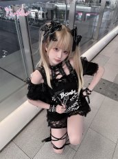 画像2: 【送料無料】Q545闇うさレースアップオフショルワンピース《予約受付》 (2)